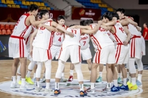 U18男篮亚洲杯-中国U18男篮大胜斯里兰卡取开门红 杨易轩23分