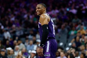 这很威少！他潇洒结束18年反差生涯 纵有争议但独一无二不可复制