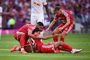 德媒：穆西亚拉因球场高温导致短暂虚脱晕厥，未来几天可恢复训练